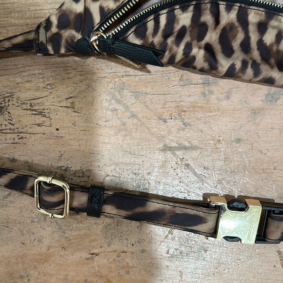 Leopard fanny pack by banana republic - Picture 5 of 5